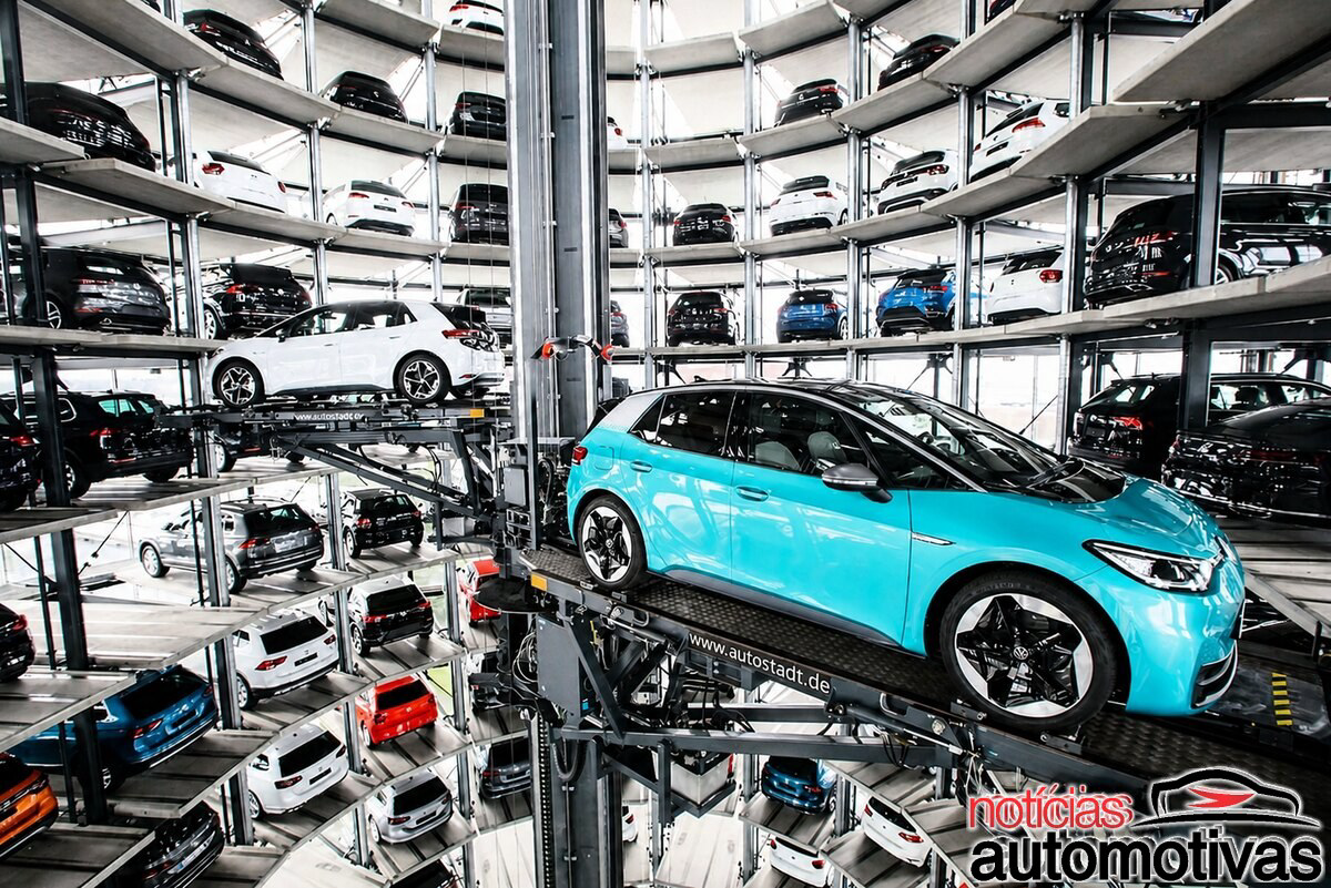 Volkswagen entra em semana decisiva na Alemanha com cortes de até 50 mil empregos e possível fechamento de fábricas no país