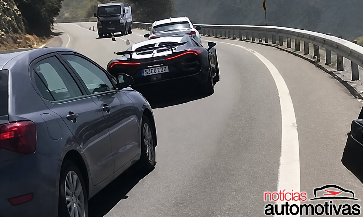 Protótipo do Bugatti Tourbillon era testado nas montanhas da Espanha quando um Volkswagen Polo acertou sua traseira de fibra de carbono