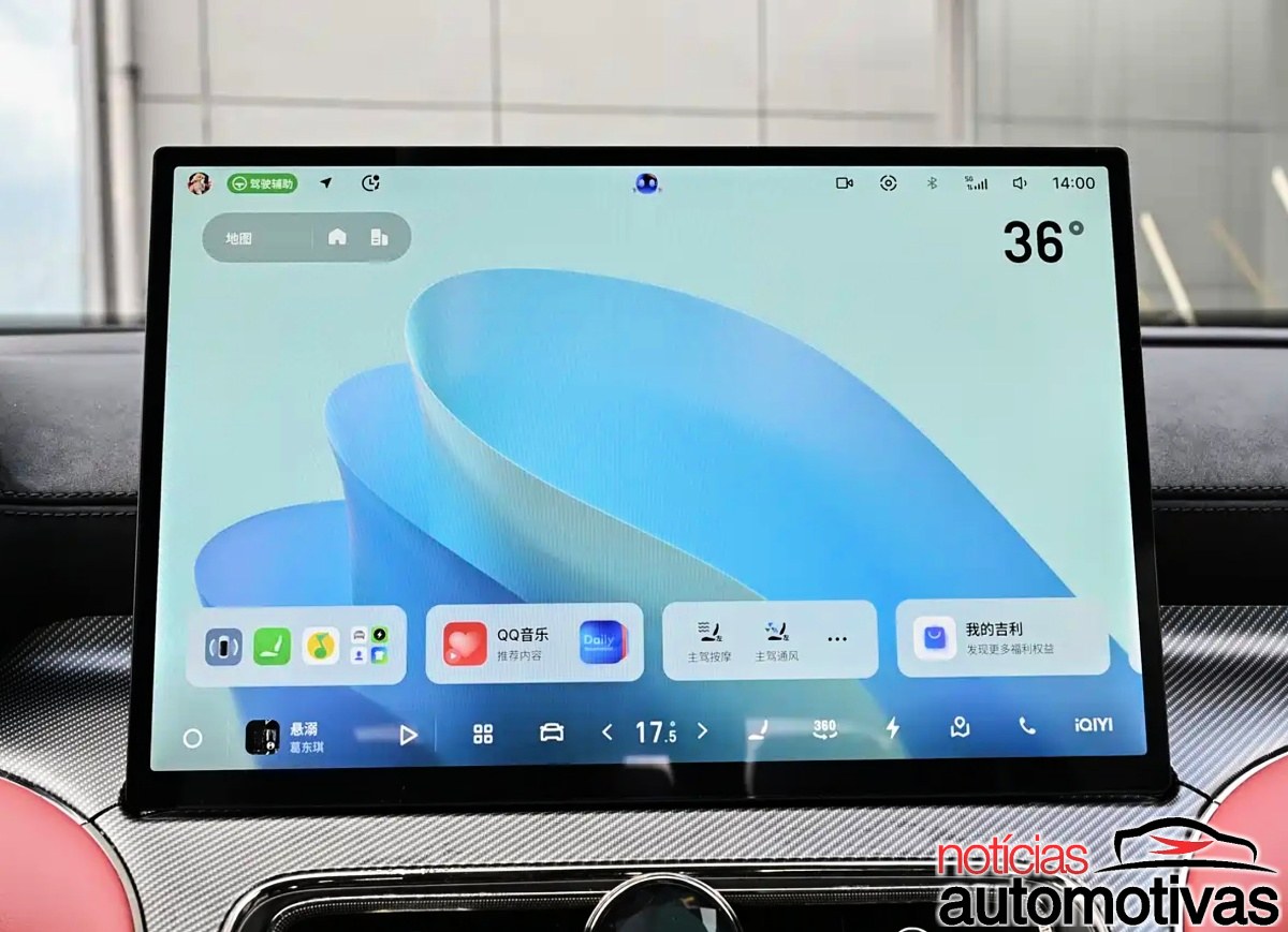 Tela central do Geely Galaxy TT com interface multimídia em chinês.