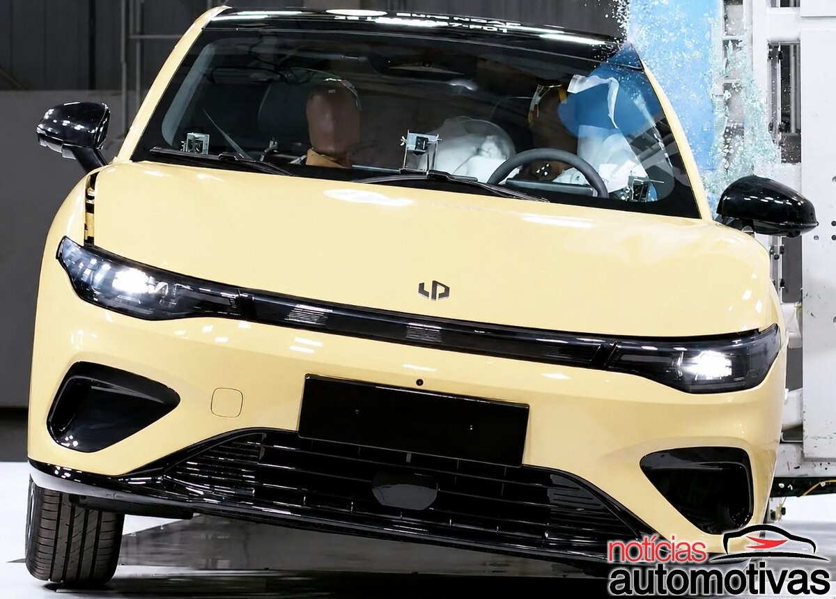 Leapmotor B05, hatch exibido no Brasil, conquista cinco estrelas no Euro NCAP com 100% de proteção em impactos laterais e assistência
