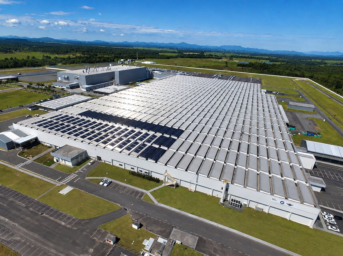 BMW chega a 125 mil carros feitos em Santa Catarina e mantém a fábrica ativa há 12 anos, com X1, 320i e X5 híbrido plug-in nas linhas