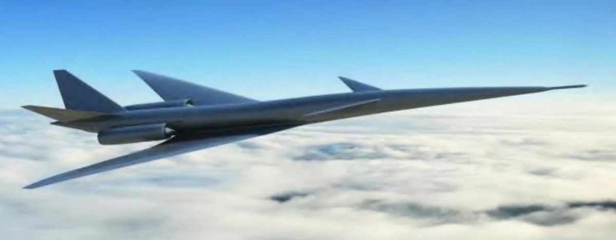 Aeronave cinza de fuselagem alongada e asas estreitas sobre um manto de nuvens.