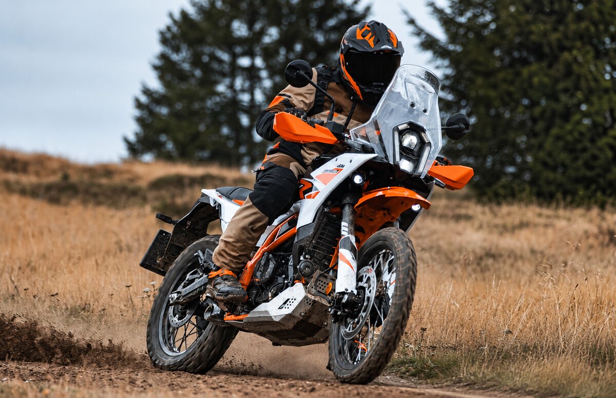 KTM fixa preços das revisões da 390 Adventure R e X e permite calcular a manutenção até 50 mil km: a conta chega a R$ 6.740