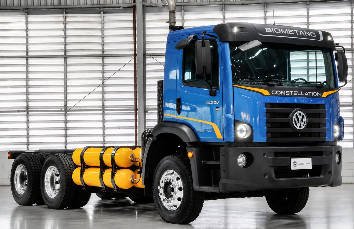 Volkswagen começa a vender caminhão a biometano no Brasil e renova linha elétrica com modelo que leva cerca de três toneladas a mais