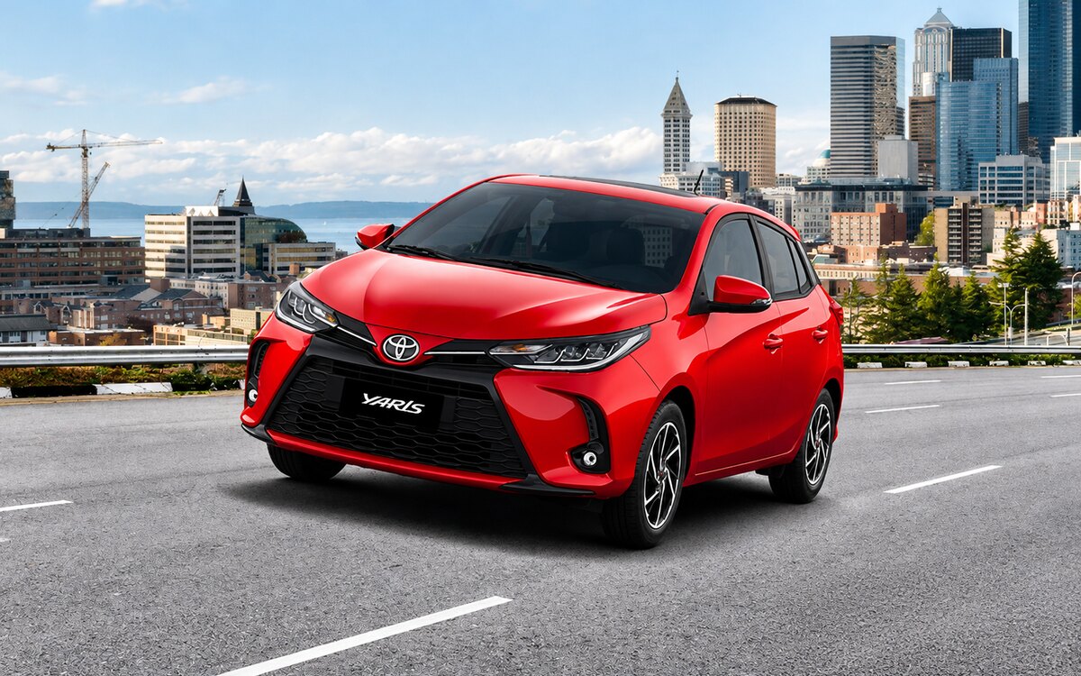 Toyota Yaris saiu de linha em 2025, porém ainda aparece como 0 km nas lojas por menos de R$ 100 mil