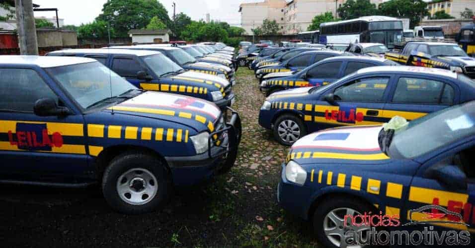 25nov2013 a policia rodoviaria federal promove um leilao de veiculos nesta quarta feira 27 em porto alegre os precos minimos de carros e caminhonetes variam de r 3 mil a r 8 mil