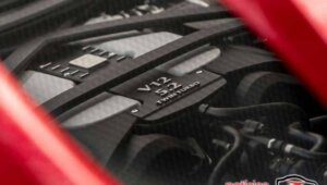 Aston Martin DBS Superleggera chega com motor V12 de 725 cv 