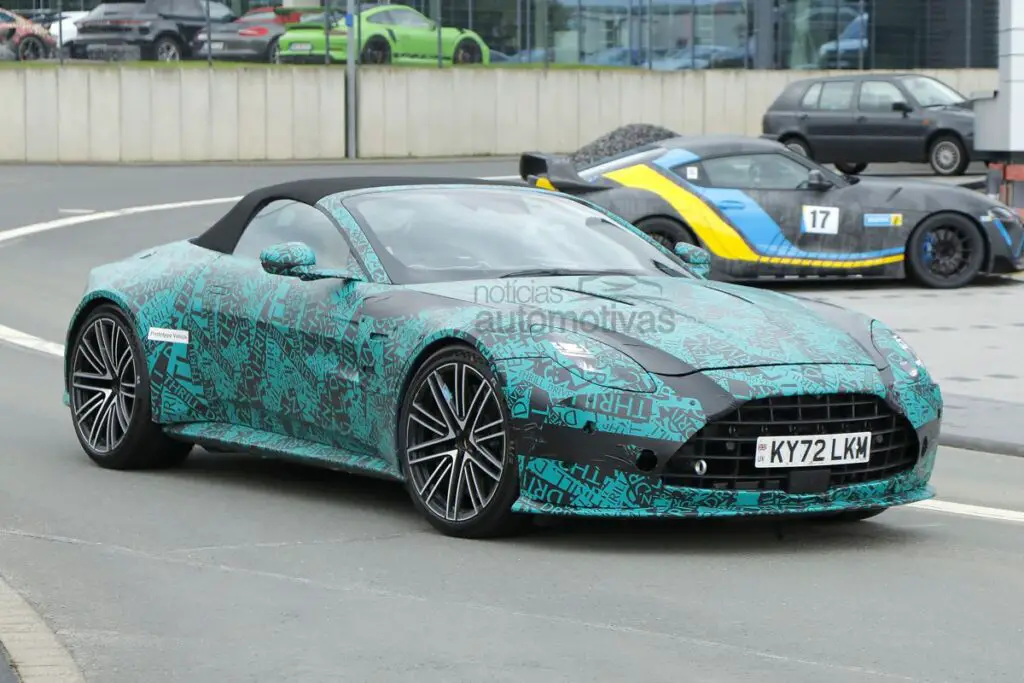 Flagra Aston Martin Vantage Volante 2024 em Nurburgring Notícias