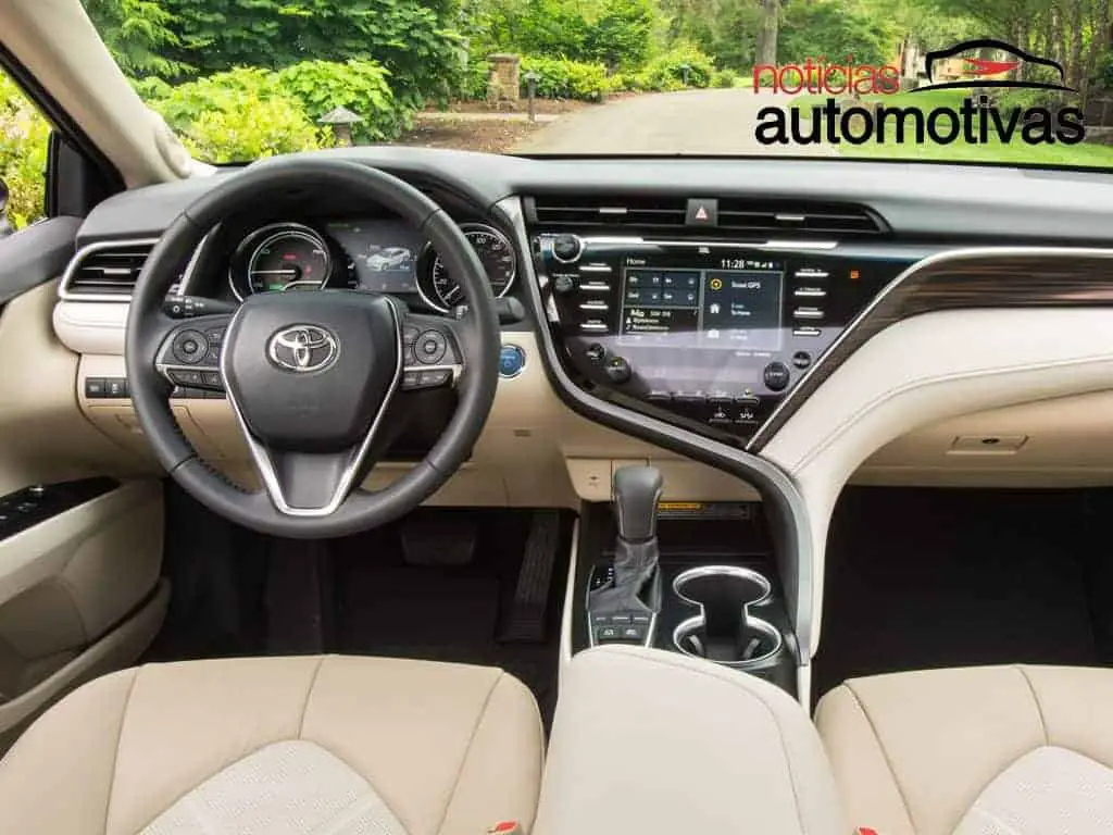 Front panel 2018 Toyota Camry Hybrid XLE North America 2017–pr.