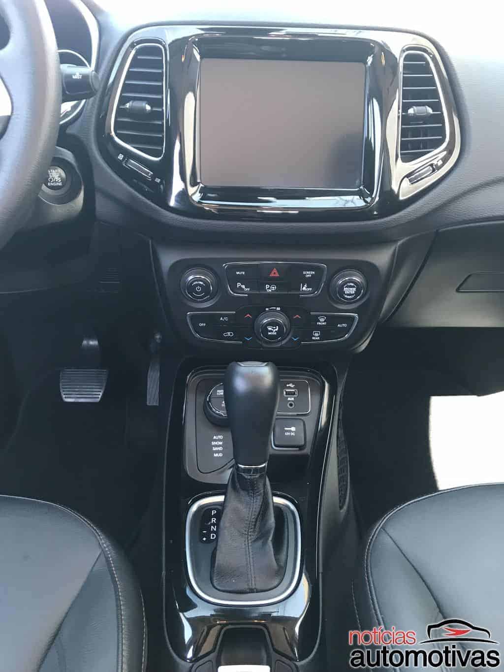 Jeep Compass 2.016 - Página 5 Jeep-Compass-Limited-Diesel-2018-interior-4-1
