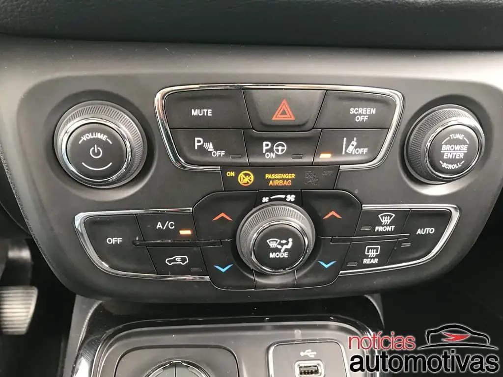 Jeep Compass Limited Diesel 2018 interior 7 1