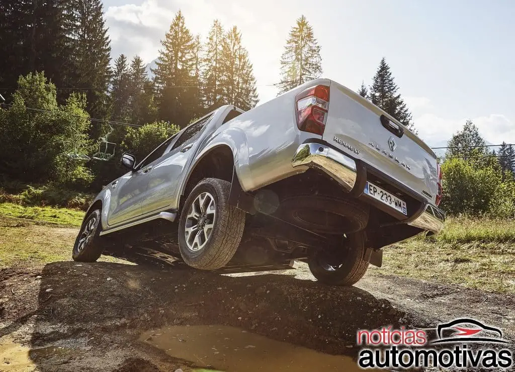 Renault Alaskan já tem primeira carroceria feita na Argentina 