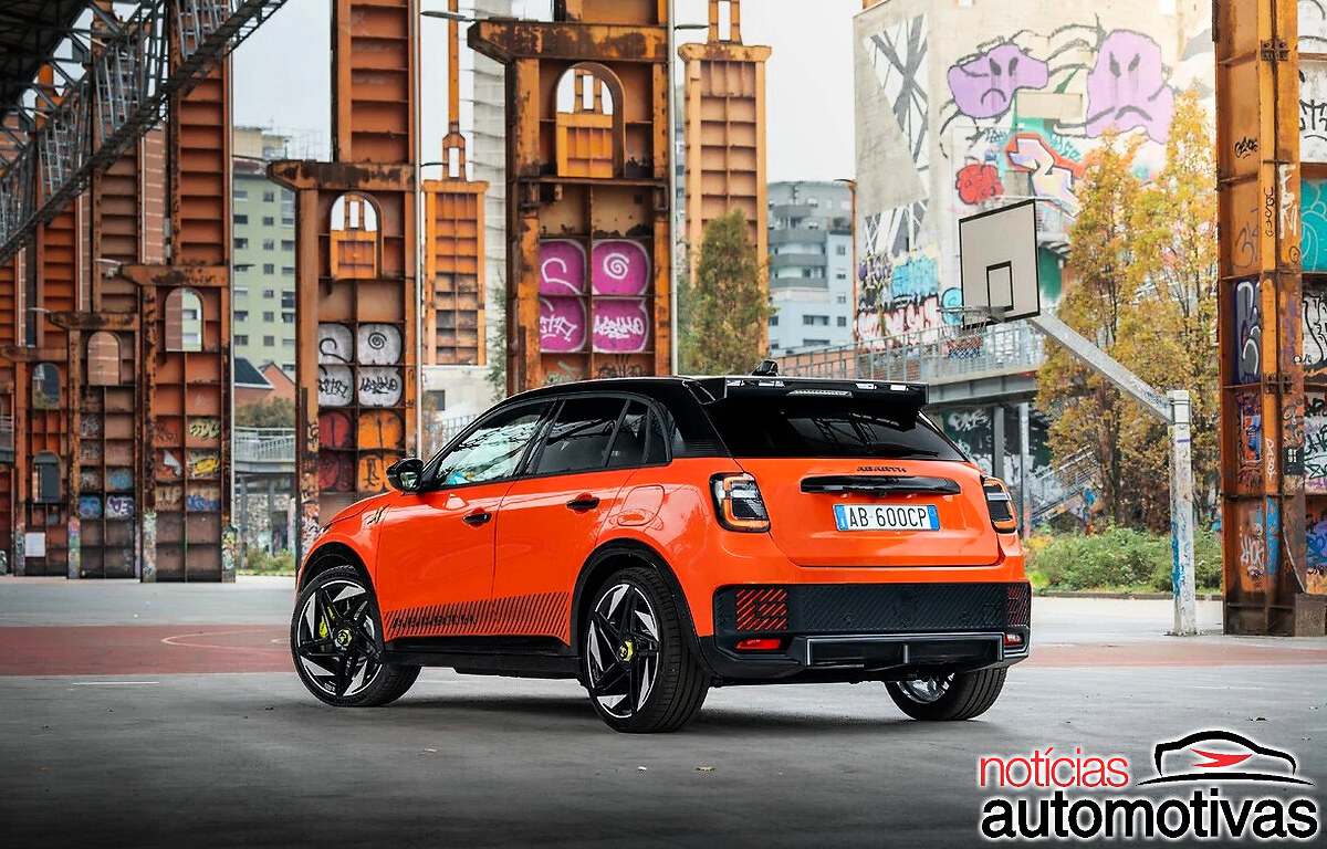 abarth 600e competizione uk 1