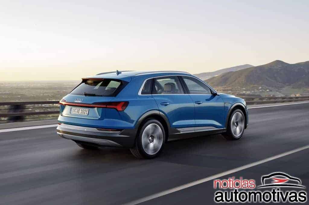Audi promete e-tron em 2019, mas traz veículo camuflado 