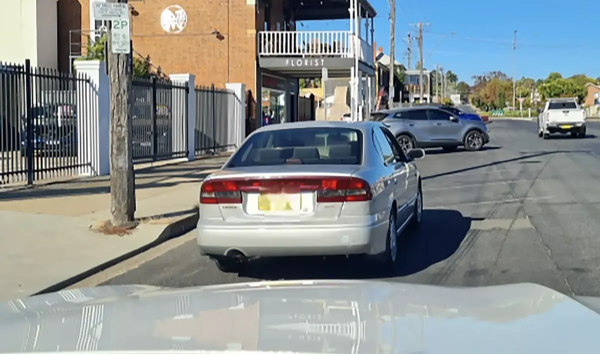 Na Austrália, homem de 73 anos proibido de dirigir até o ano 2117 é flagrado ao volante novamente