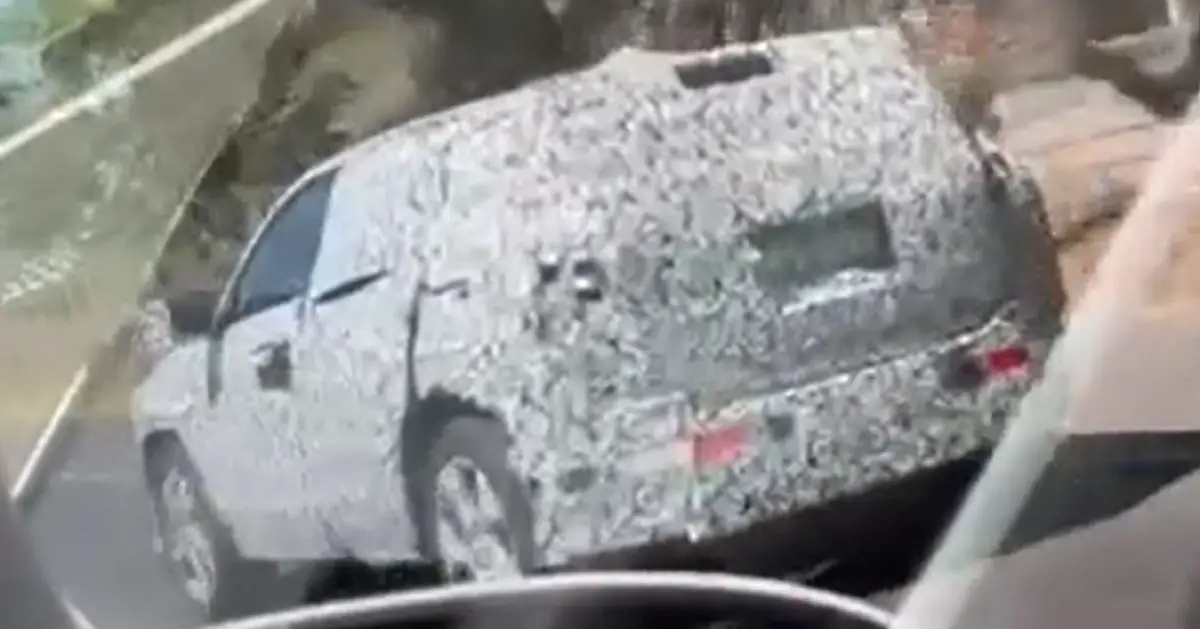 Flagra: Jeep Avenger é visto com camuflagem em Juiz de Fora