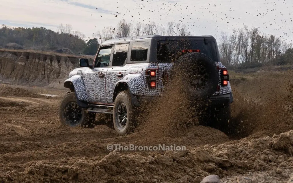 Ford Bronco Raptor já está sendo testado nos EUA 