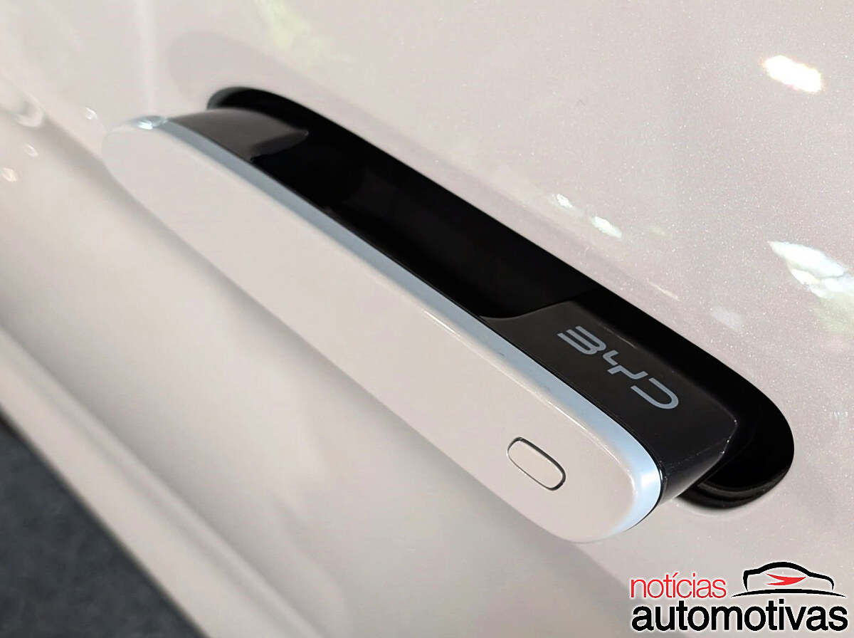 Agora está proibido: China bane este tipo de maçaneta nos carros, e pode forçar mudança global