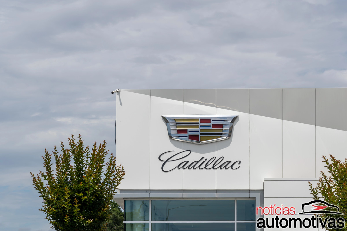 cadillac logo (2) cadillac logo (2)