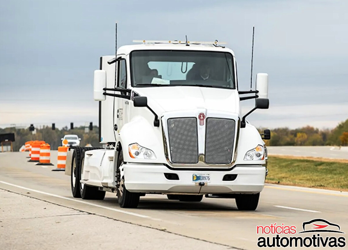 caminhao eletrico carregado em movimento eua (1) caminhao eletrico carregado em movimento eua (1)