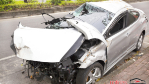 carro batido amassado acidente (3)