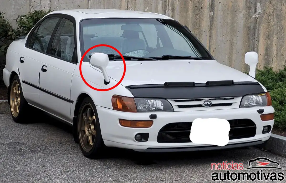 Por que no Japão os carros tem retrovisores em cima do capô?
