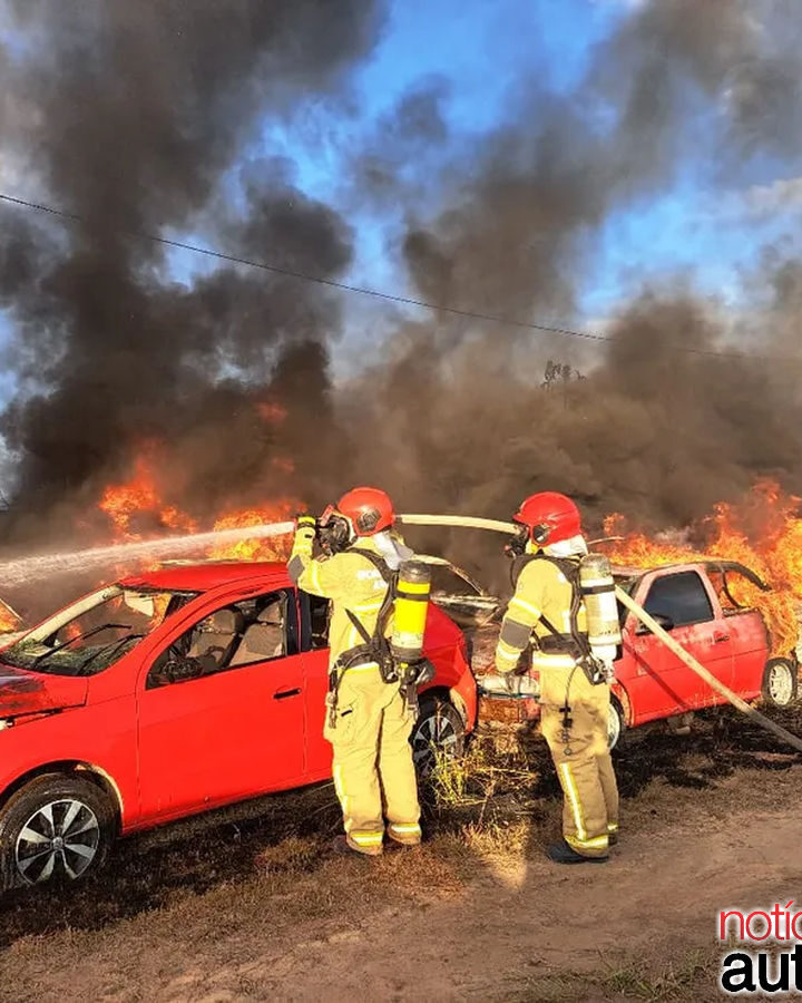 160 carros são destruídos em pátio do Detran no Amapá