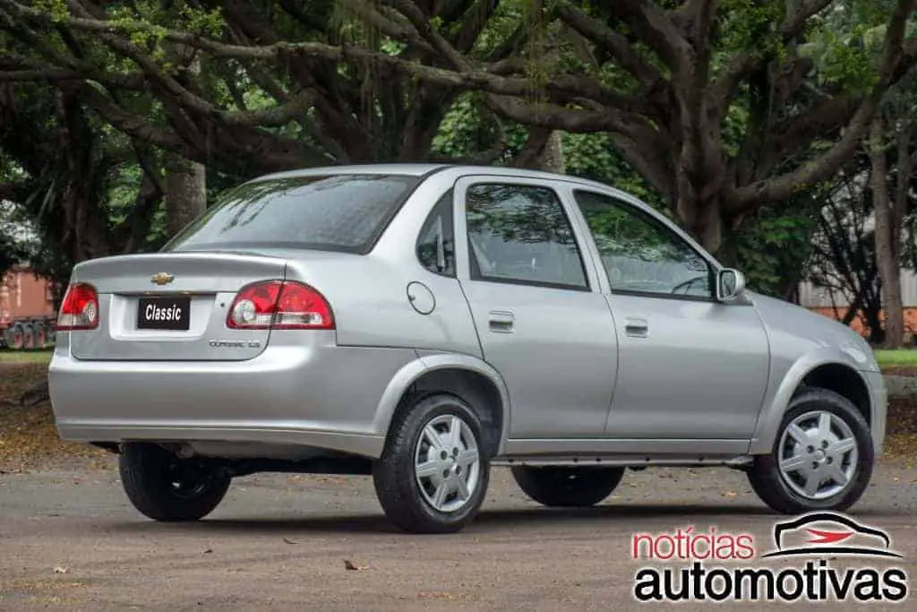 Comprar Sedan Chevrolet Classic Sedan 1.0 4P Vhce Flex LS Prata 2015 em  Americana-SP