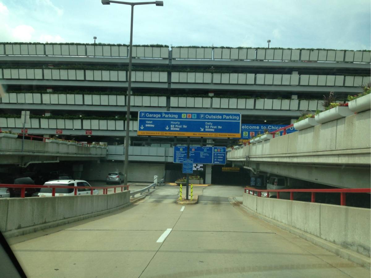 chicago airport parking lot