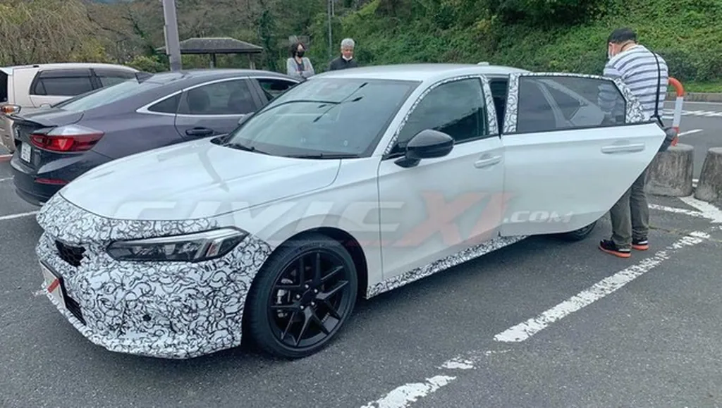 civic-hybrid-japan-1 Novo Civic e:HEV em formato hatch é flagrado no Japão