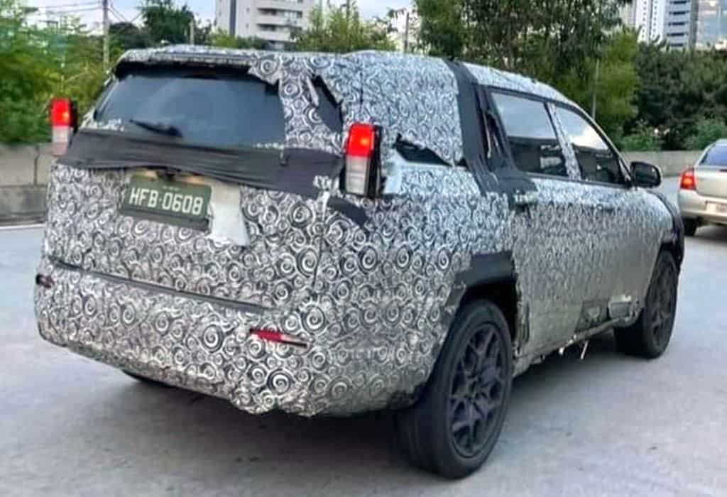 Jeep Commander 2022 vai perdendo a camuflagem em novo flagra 
