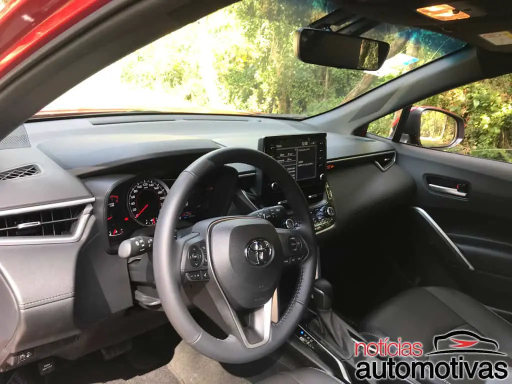 Avaliação: Toyota Corolla Cross 2022 pode ameaçar Jeep Compass? 