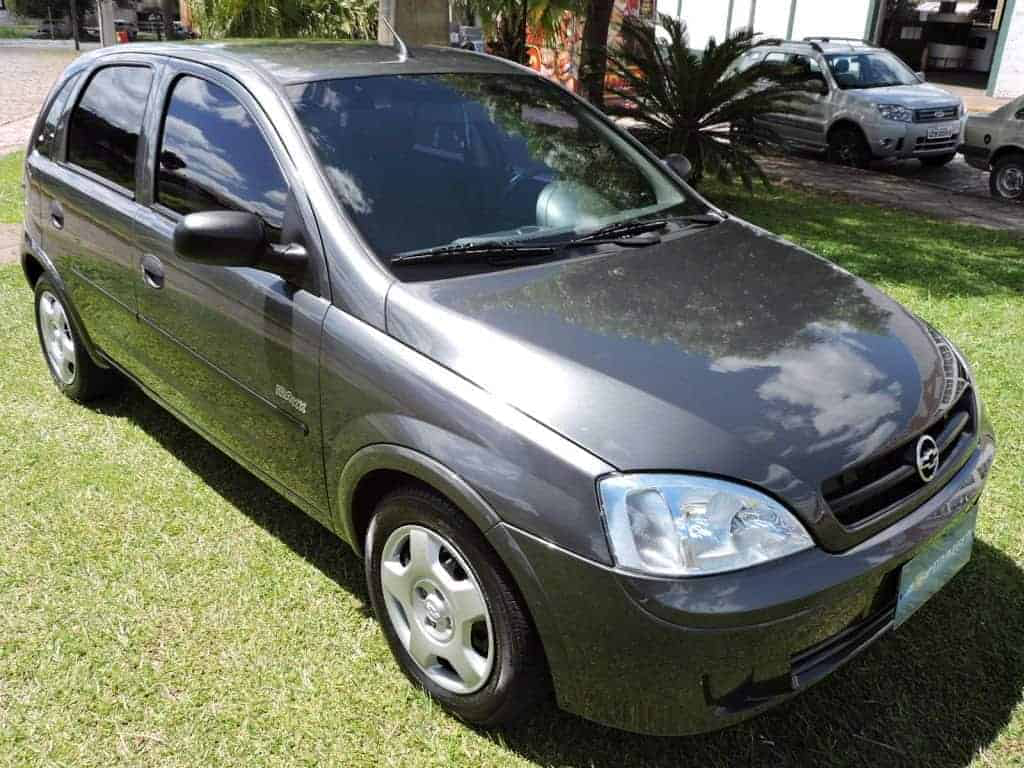 Corsa Maxx A Versao Intermediaria Vendida Entre 04 E 12