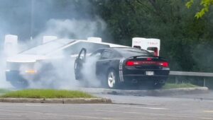 dodge charger colisao cybertruck (1)