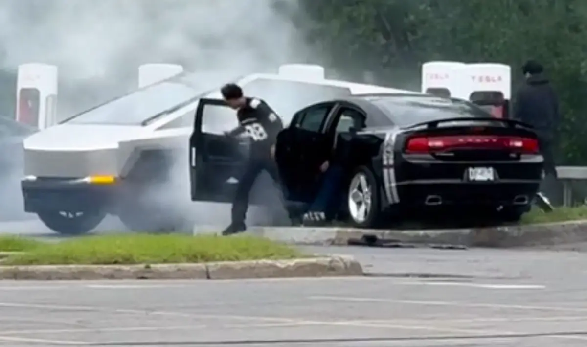 dodge charger colisao cybertruck (3)