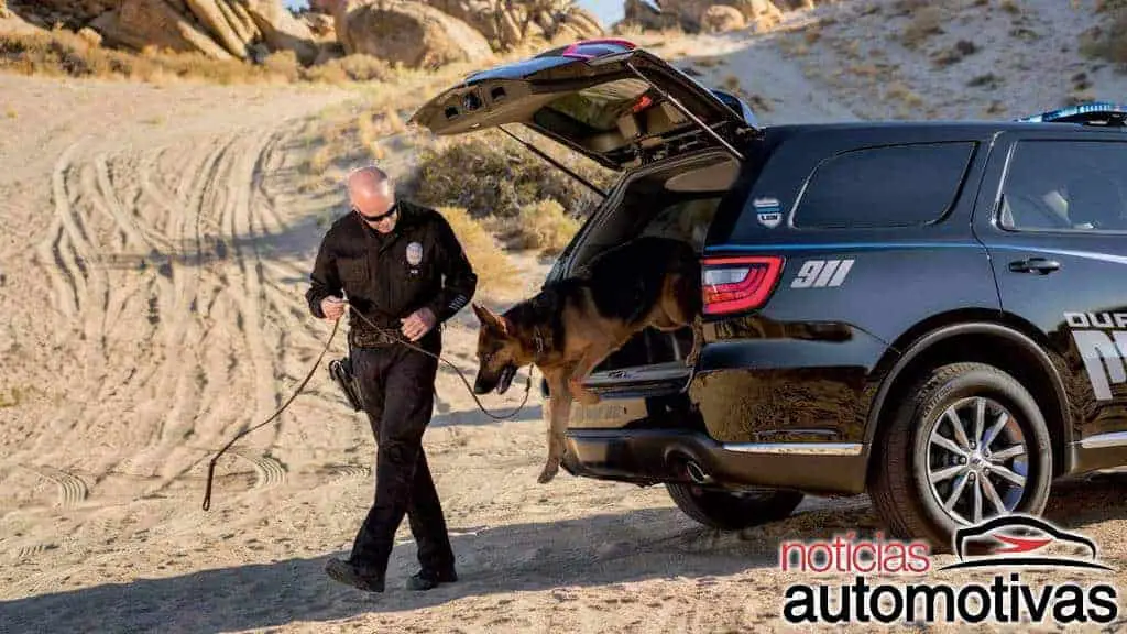 Dodge Charger e Durango atualizam versões policiais na linha 2021 