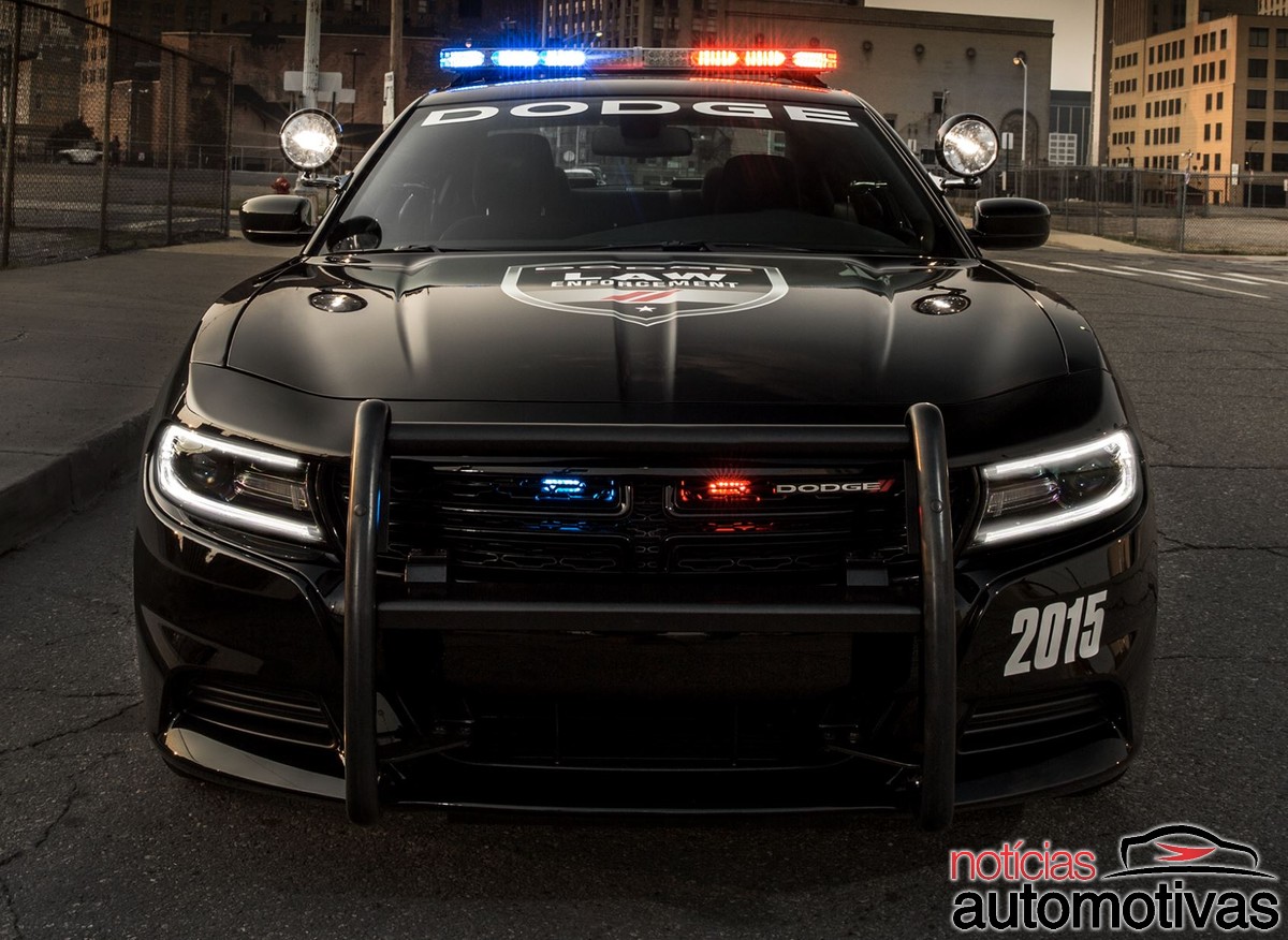 Um homem, dirigindo um Dodge Charger preto, está se passando por policial nos estados da Georgia e Carolina do Norte, nos EUA