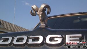 dodge ram ornamento capo