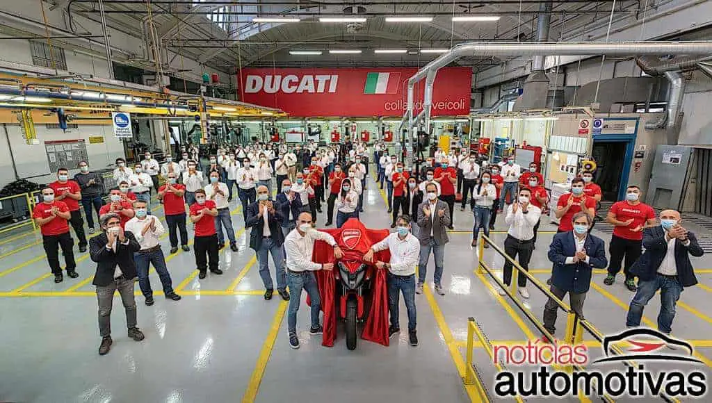 Ducati Multistrada V4 é a primeira moto com ACC e alerta de colisão 