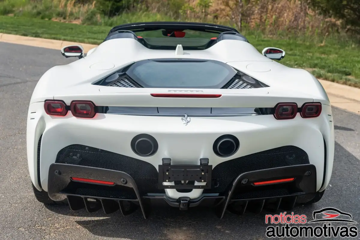 ferrari sf90 branca (1)