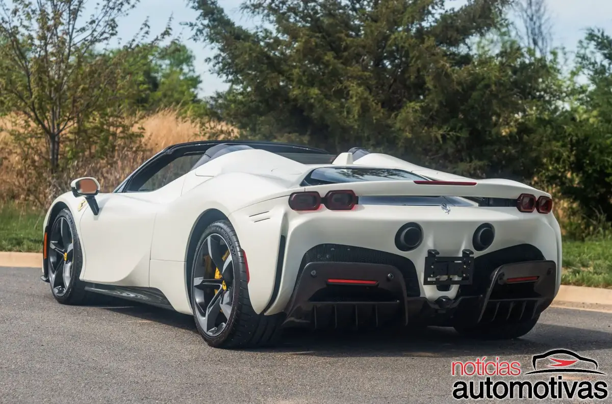 ferrari sf90 branca (4)