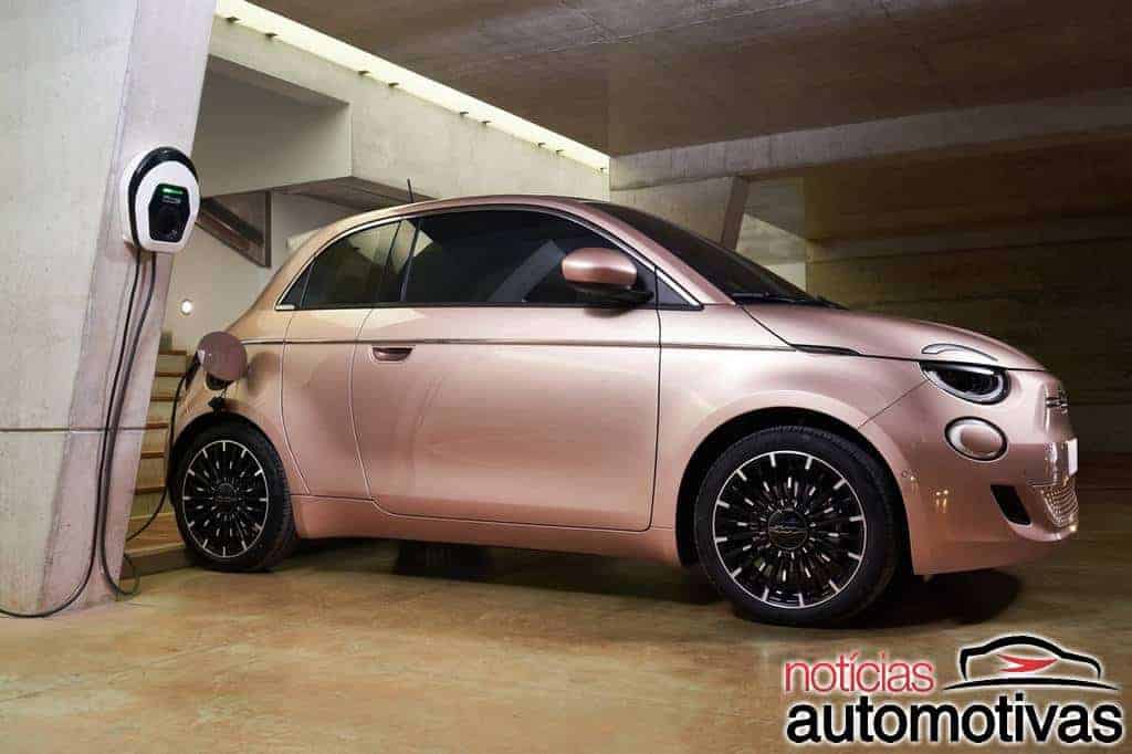 Fiat 500 elétrico com três portas estreia na Europa 