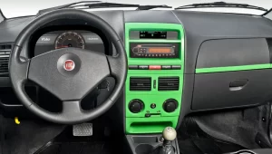 RJ: leilão tem Palio Weekend elétrica e Reva - Parte de R$ 4.000 