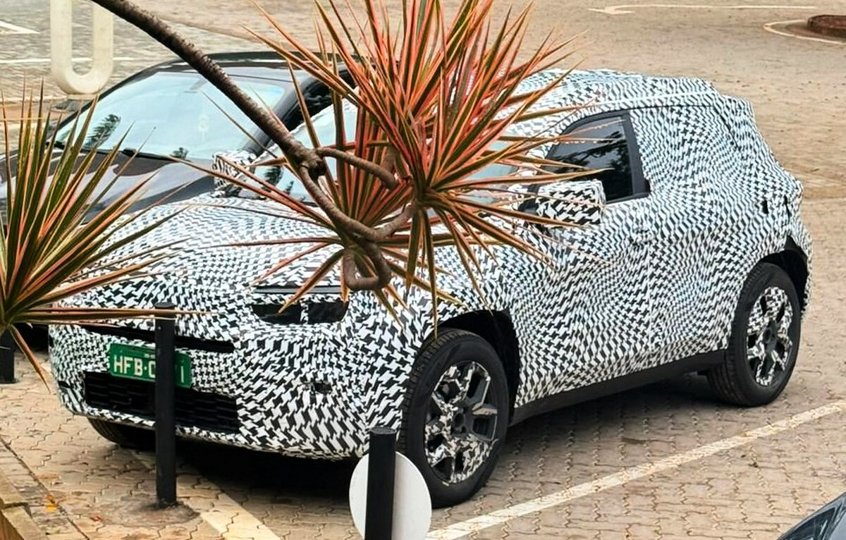 Flagra: Jeep Avenger repaginado ostenta carapaça em seus testes antes da chegada ao mercado; crossover será feito no Rio de Janeiro