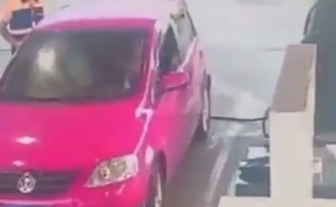 VW Fox explode em posto de gasolina com 3 mulheres dentro; vídeo