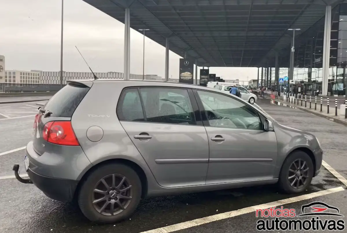 R$ 1.200.000: A conta de estacionamento deste VW Golf parado no aeroporto de Berlim já passa dos 200.000 euros