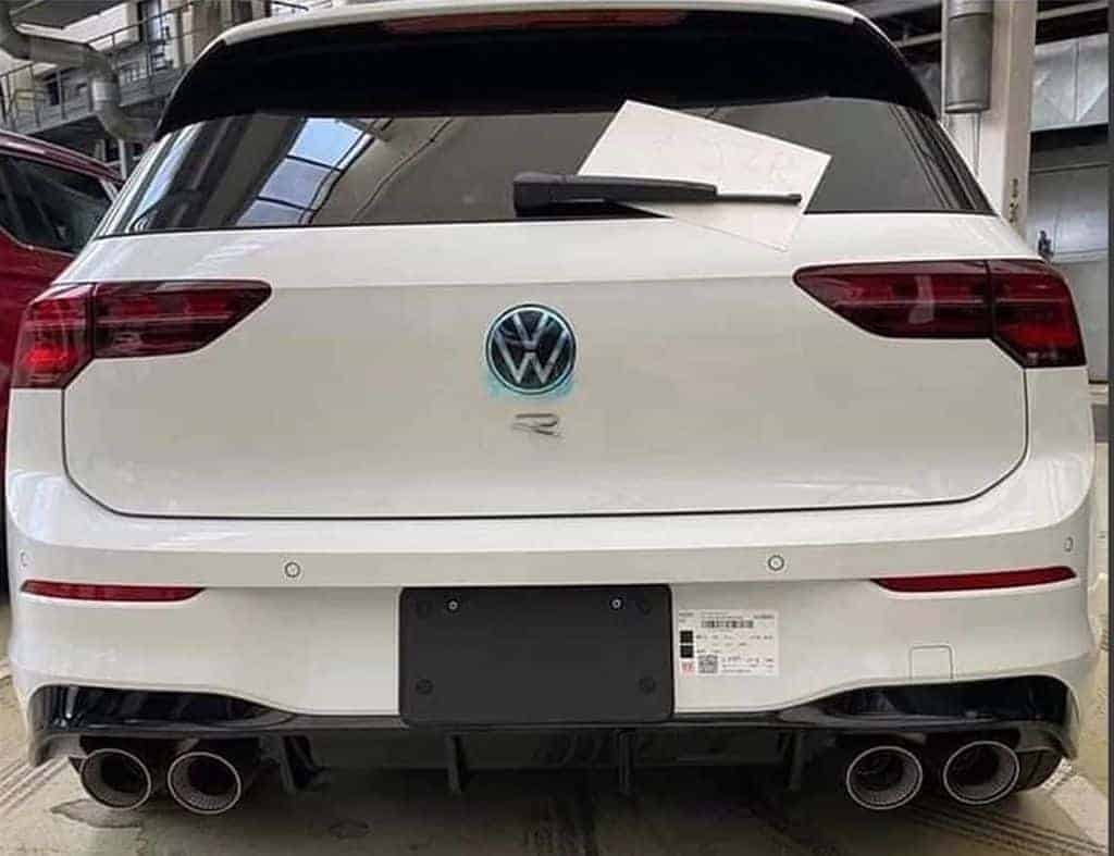 Volkswagen Golf R 2021 é flagrado sem camuflagem e mostra detalhes 