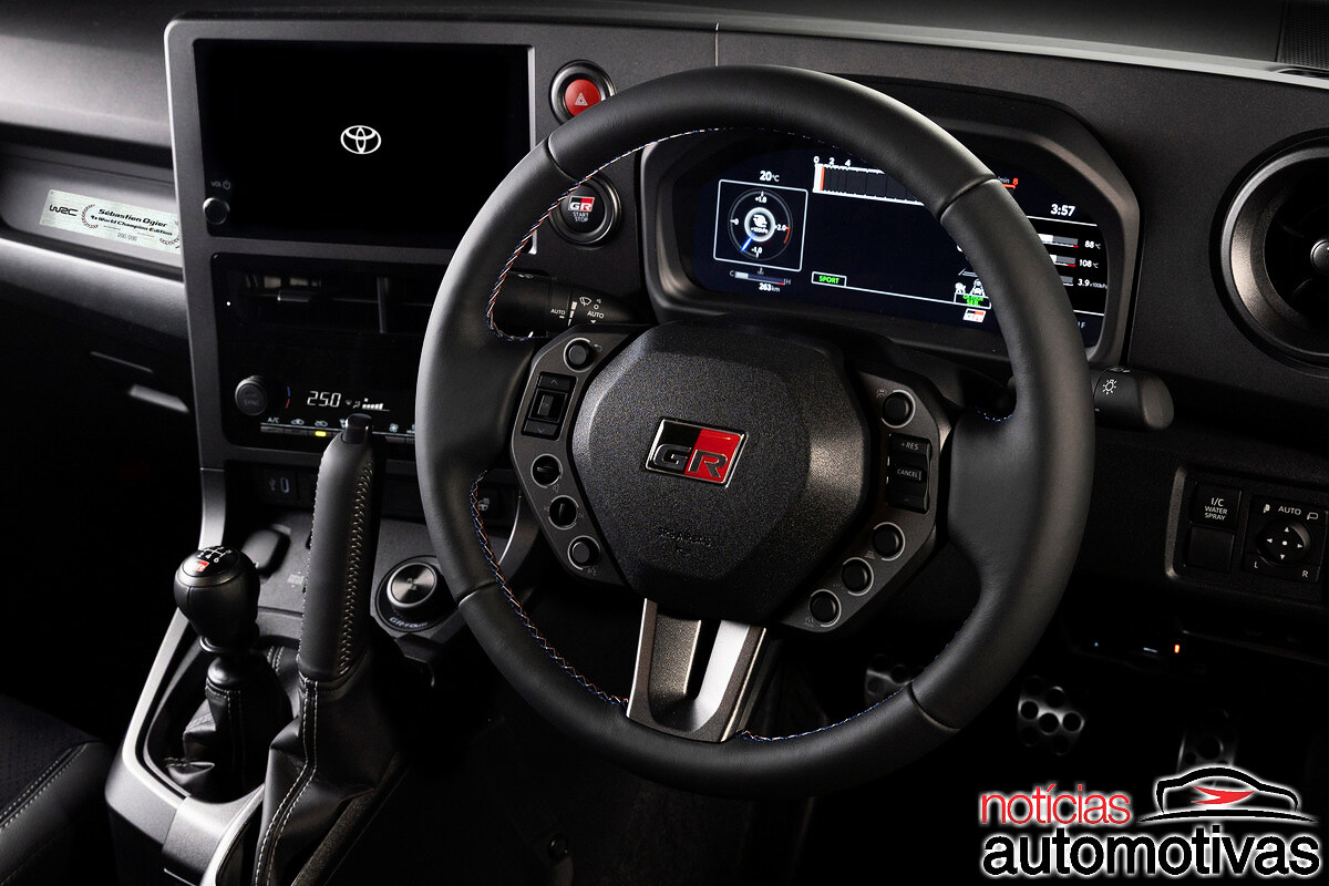 gr yaris sébastien ogier 9x world champion edition 4