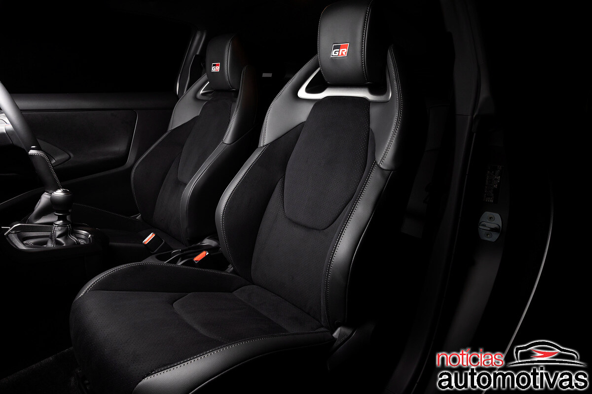 gr yaris sébastien ogier 9x world champion edition 7