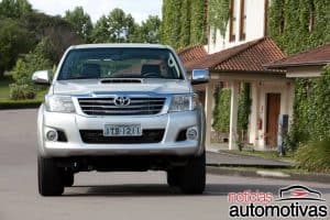 hilux-2012-1-1-300x200 Hilux 2012: detalhes, motor, consumo, versões, preço, desempenho